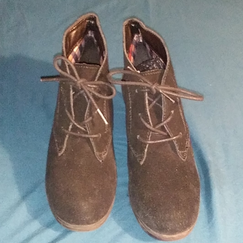 White Mountain Suede Black Booties Sz 8